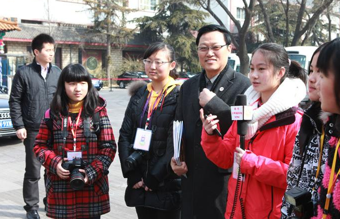 “蘭考縣委經(jīng)濟(jì)從業(yè)會(huì)議召開”
